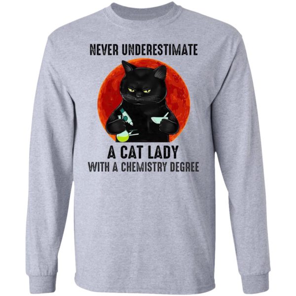 Never Underestimate A Cat Lady With A Chemistry Degree T-Shirt