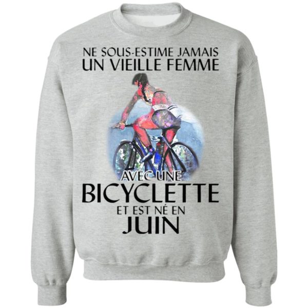 Ne Sous-estimez Jamais Un Vieille Femme Avec Une Bicyclette Et Est Ne En Juin Shirt