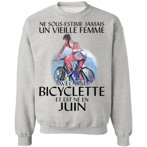 Ne Sous-estimez Jamais Un Vieille Femme Avec Une Bicyclette Et Est Ne En Juin Shirt