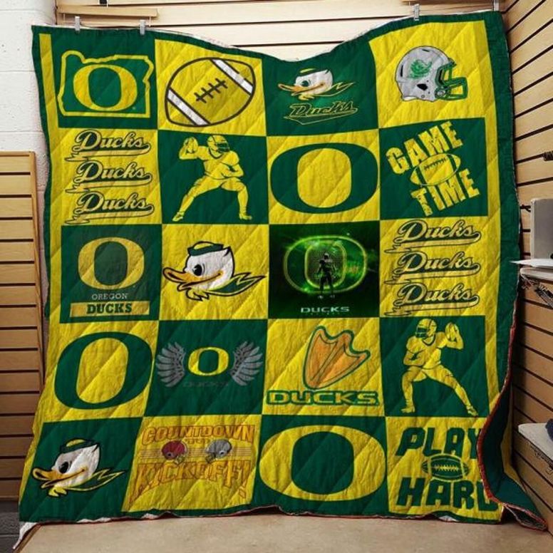 Play Hard Oregon Ducks Ncaa Combined Love Collection Fleece Quilt Blanket Premium
