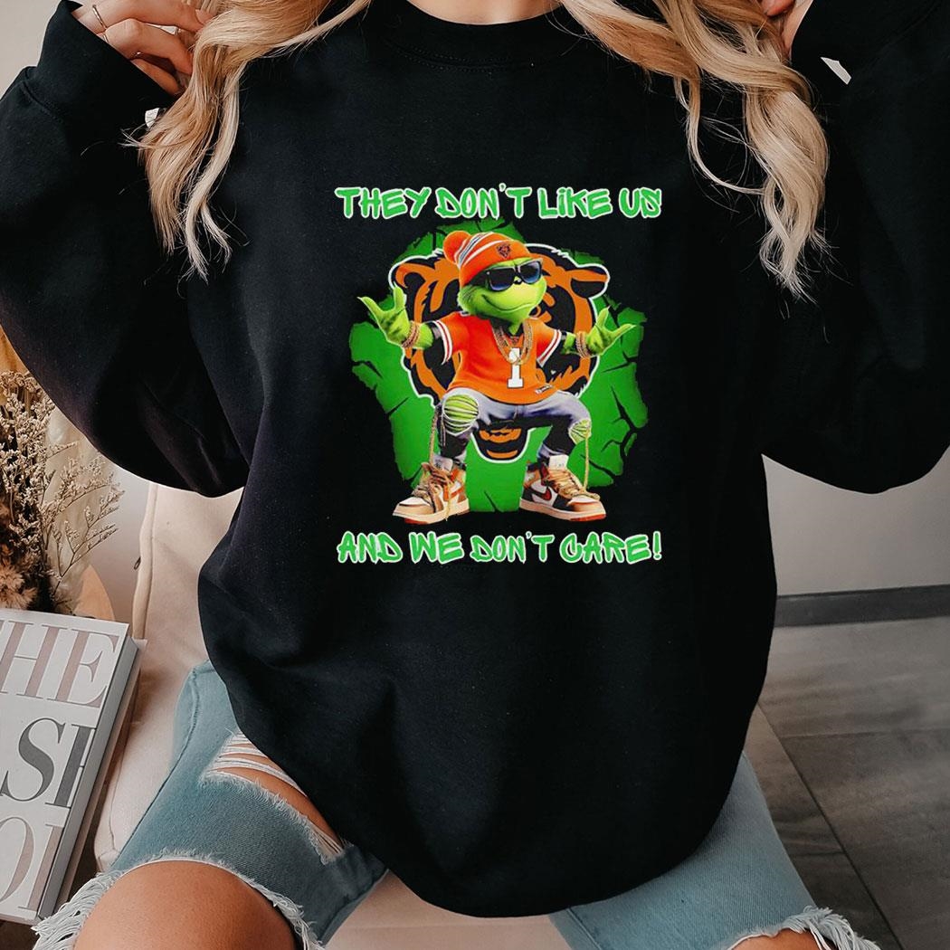 Grinch Chicago Bears They Don’t Like Us And We Don’t Care Shirt