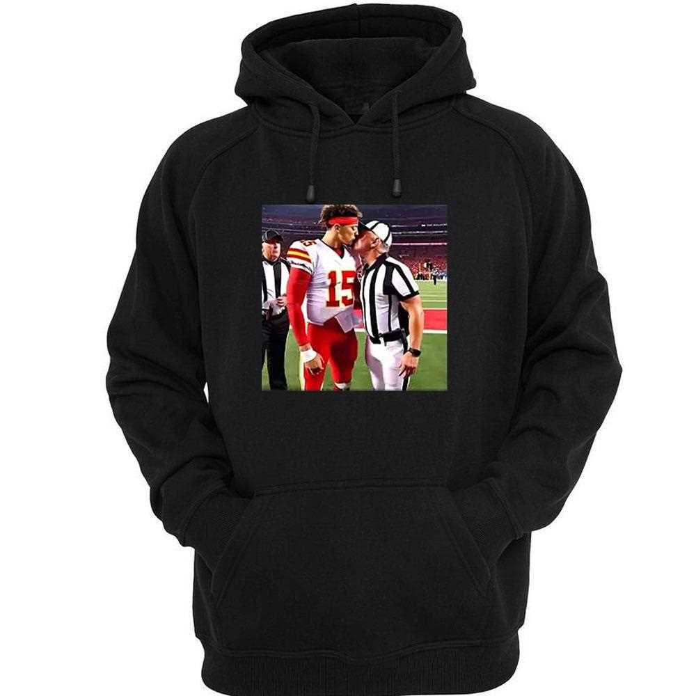 Patrick Mahomes Kissing Nfl Referee Shirt Patrick Mahomes Kissing Nfl Referee Shirt