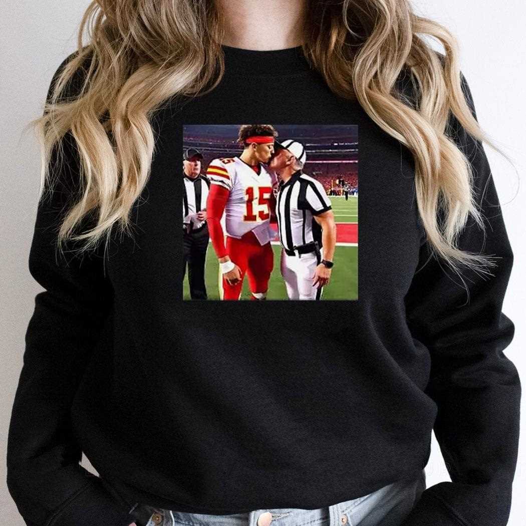 Patrick Mahomes Kissing Nfl Referee Shirt Patrick Mahomes Kissing Nfl Referee Shirt