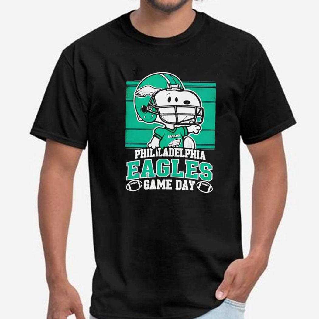 Philadelphia Eagles Snoopy Peanuts Classic Cartoon Football Tee