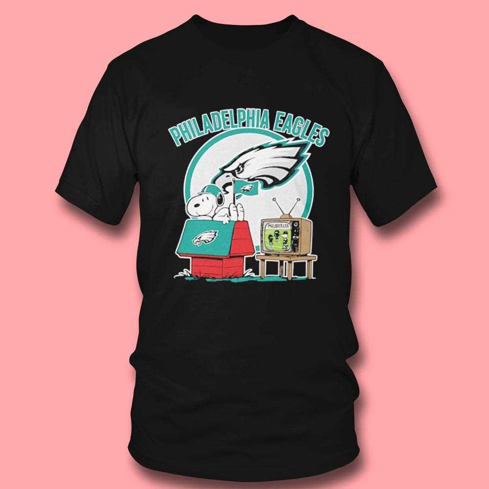 Philadelphia Eagles Snoopy Watching Football Peanuts Fan Tee Philadelphia Eagles Snoopy Watching Football Peanuts Fan Tee