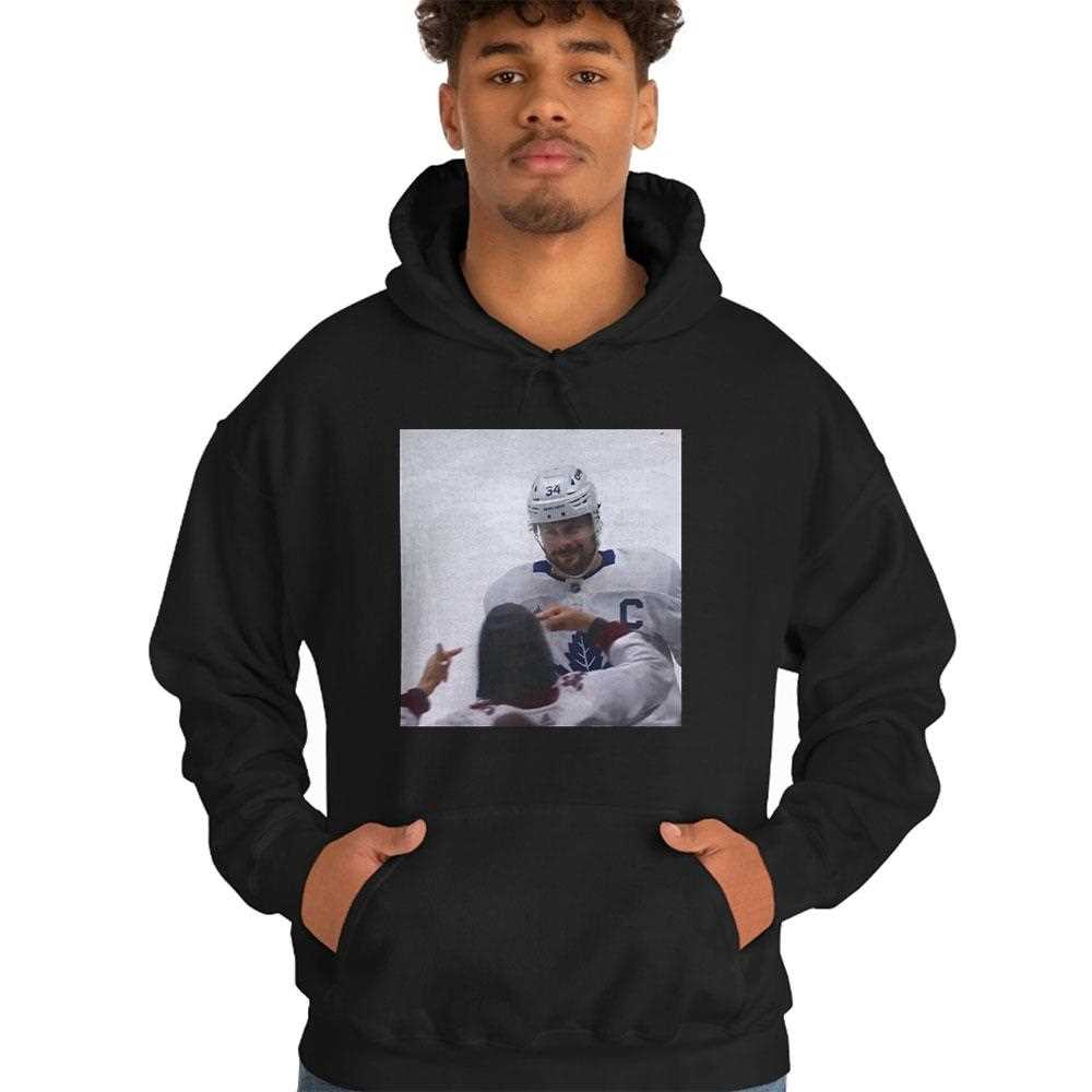 Auston Matthews Smirks At The Avs Fans Tee Auston Matthews Smirks At The Avs Fans Tee