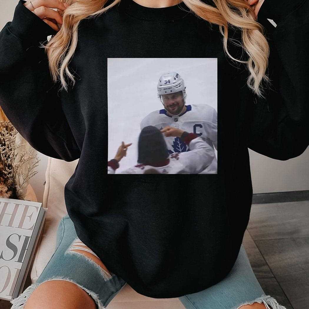 Auston Matthews Smirks At The Avs Fans Tee Auston Matthews Smirks At The Avs Fans Tee